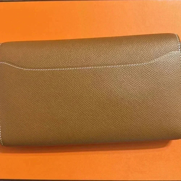 HERMES EPSOM CONSTANCE LONG WALLET TO GO 
GOLD - Picture 12 of 16